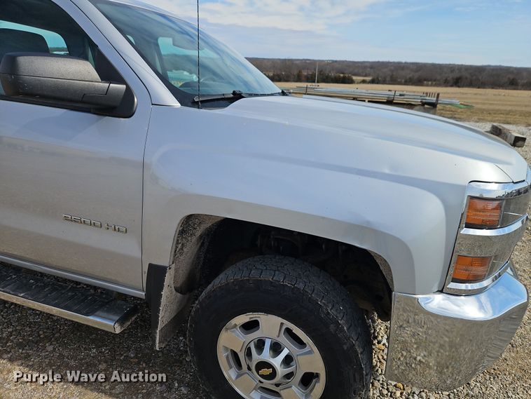 image for item EI8856 2015 Chevrolet Silverado 2500HD Double Cab pickup truck