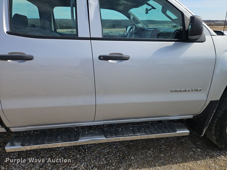 image for item EI8856 2015 Chevrolet Silverado 2500HD Double Cab pickup truck