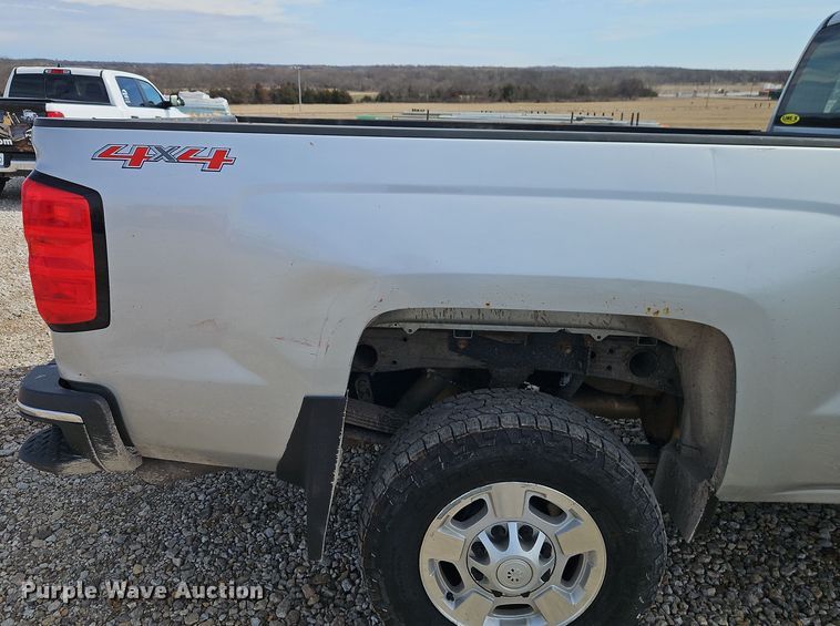 image for item EI8856 2015 Chevrolet Silverado 2500HD Double Cab pickup truck