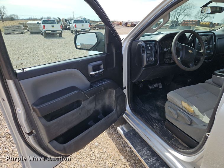 image for item EI8856 2015 Chevrolet Silverado 2500HD Double Cab pickup truck