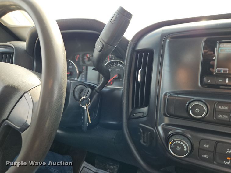 image for item EI8856 2015 Chevrolet Silverado 2500HD Double Cab pickup truck