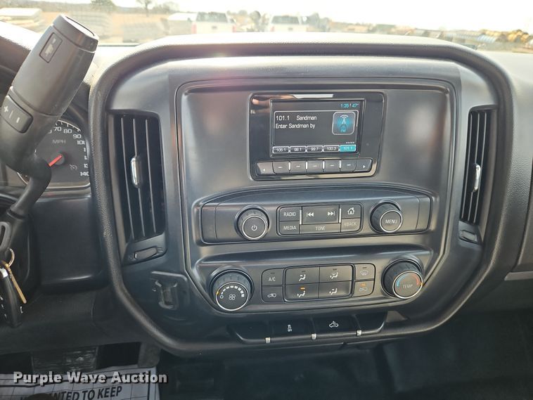 image for item EI8856 2015 Chevrolet Silverado 2500HD Double Cab pickup truck