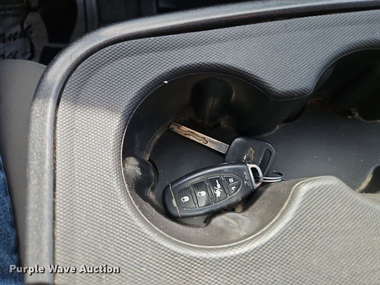 image for item EI8856 2015 Chevrolet Silverado 2500HD Double Cab pickup truck