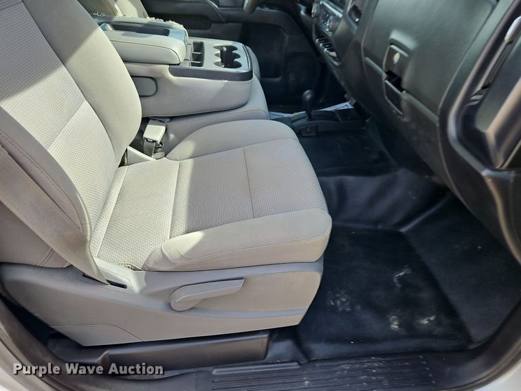 image for item EI8856 2015 Chevrolet Silverado 2500HD Double Cab pickup truck