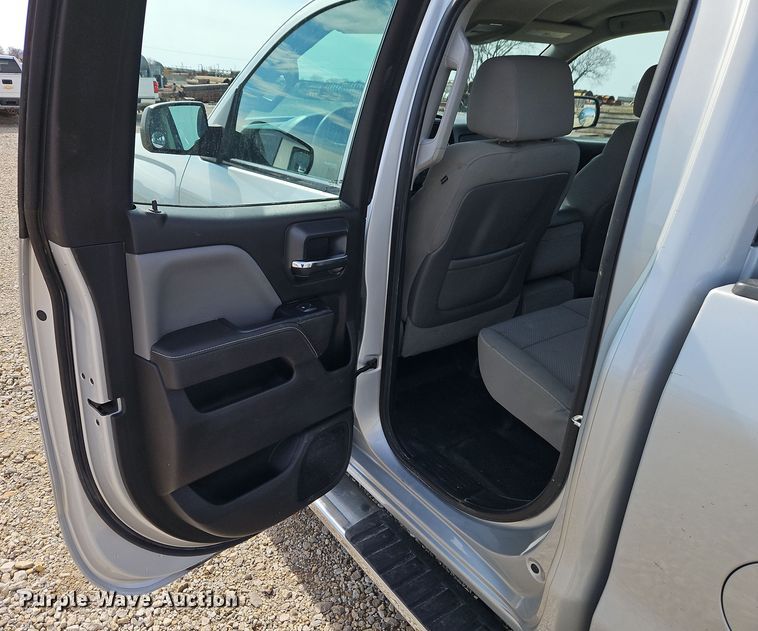 image for item EI8856 2015 Chevrolet Silverado 2500HD Double Cab pickup truck