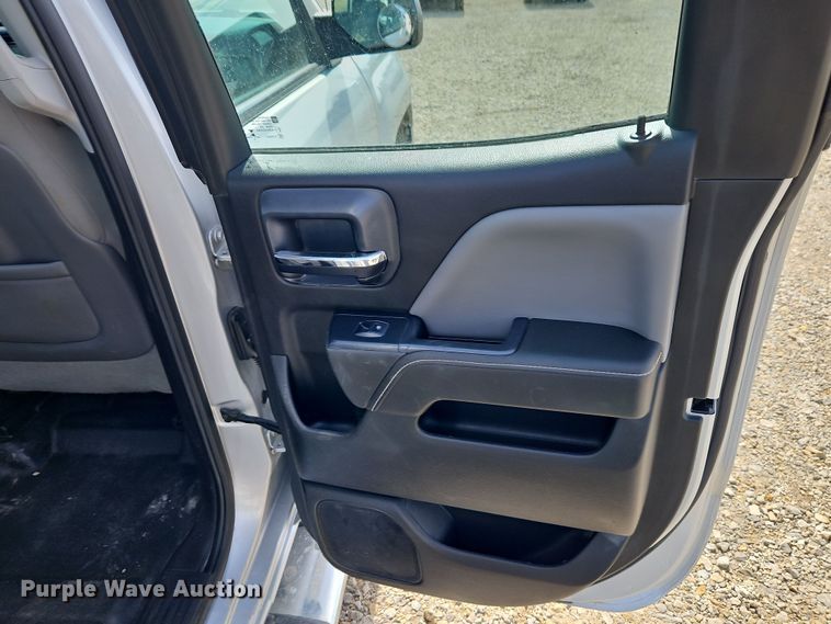 image for item EI8856 2015 Chevrolet Silverado 2500HD Double Cab pickup truck