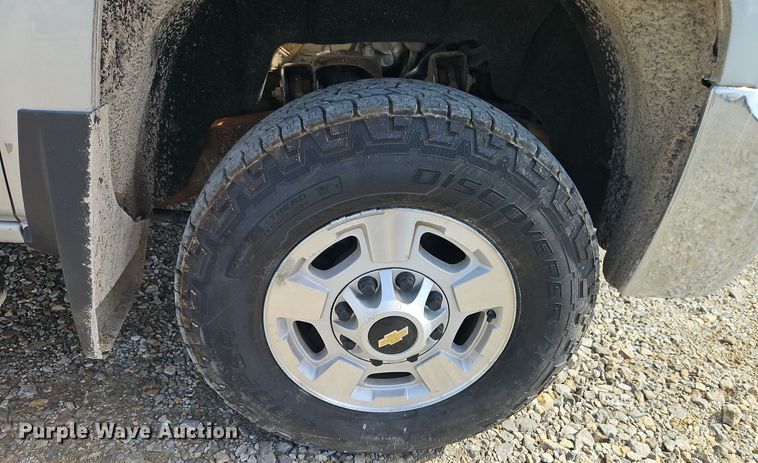 image for item EI8856 2015 Chevrolet Silverado 2500HD Double Cab pickup truck