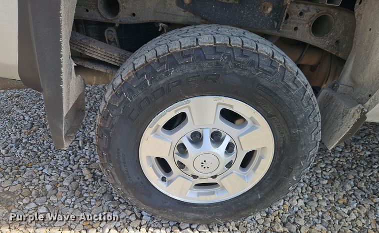 image for item EI8856 2015 Chevrolet Silverado 2500HD Double Cab pickup truck