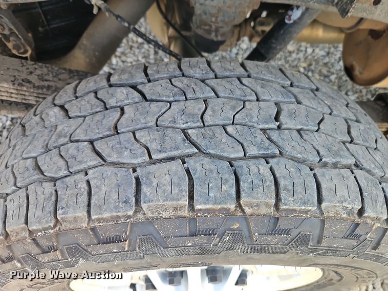 image for item EI8856 2015 Chevrolet Silverado 2500HD Double Cab pickup truck