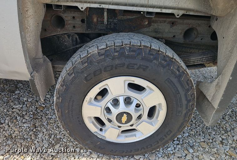 image for item EI8856 2015 Chevrolet Silverado 2500HD Double Cab pickup truck