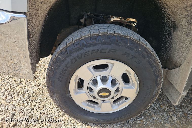 image for item EI8856 2015 Chevrolet Silverado 2500HD Double Cab pickup truck