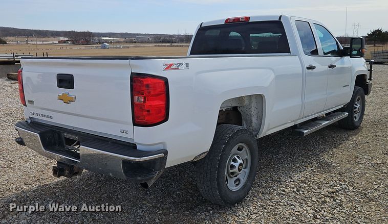 image for item EI8857 2016 Chevrolet Silverado 2500HD Double Cab pickup truck