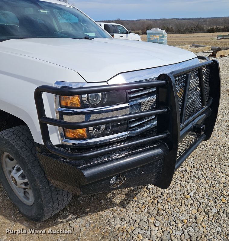 image for item EI8857 2016 Chevrolet Silverado 2500HD Double Cab pickup truck