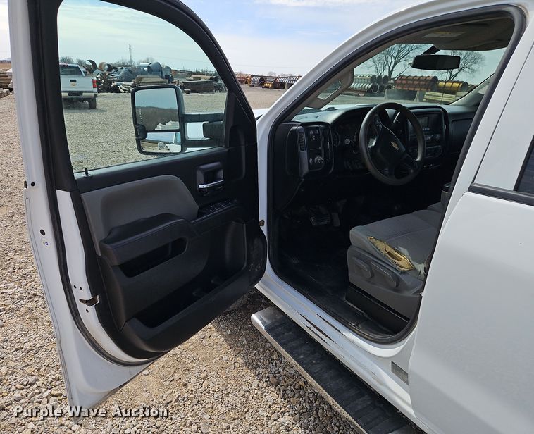 image for item EI8857 2016 Chevrolet Silverado 2500HD Double Cab pickup truck