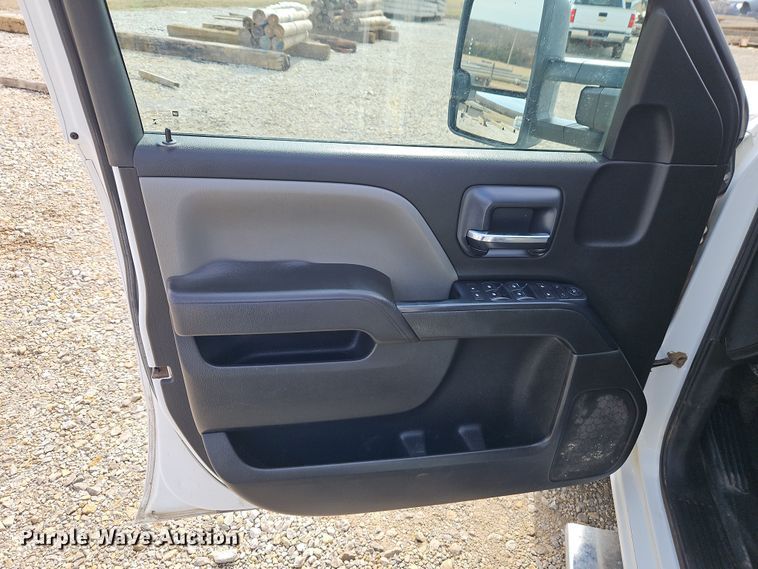 image for item EI8857 2016 Chevrolet Silverado 2500HD Double Cab pickup truck