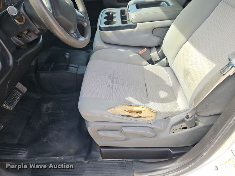 image for item EI8857 2016 Chevrolet Silverado 2500HD Double Cab pickup truck