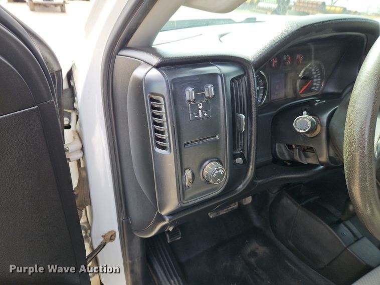 image for item EI8857 2016 Chevrolet Silverado 2500HD Double Cab pickup truck