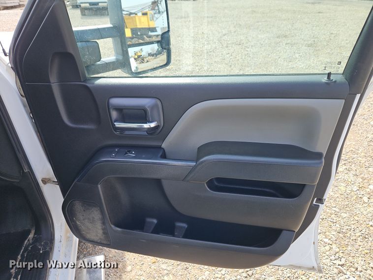 image for item EI8857 2016 Chevrolet Silverado 2500HD Double Cab pickup truck