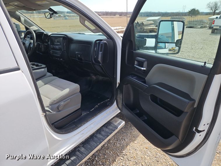 image for item EI8857 2016 Chevrolet Silverado 2500HD Double Cab pickup truck