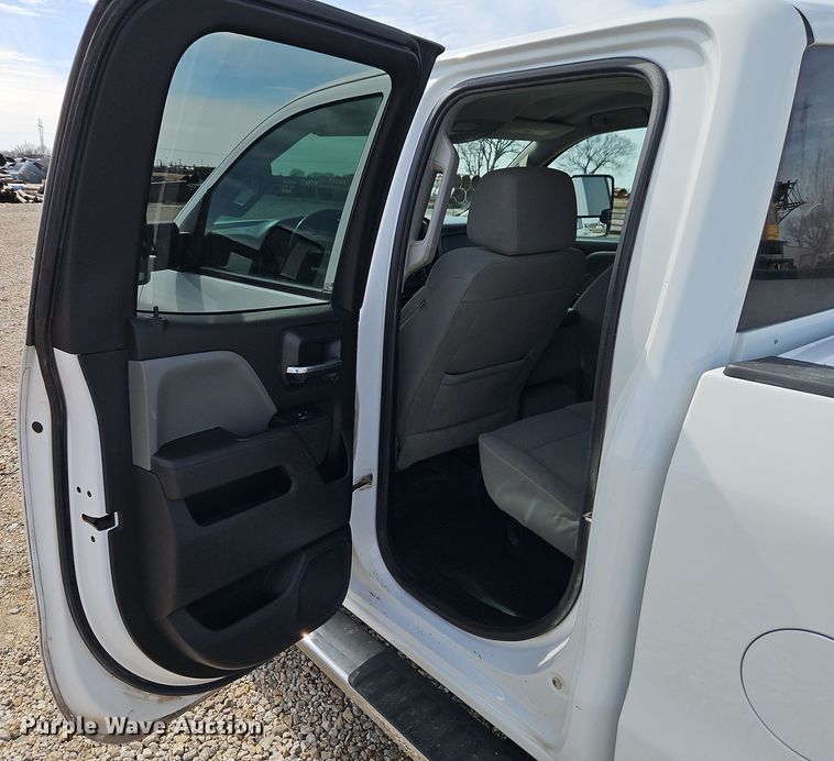 image for item EI8857 2016 Chevrolet Silverado 2500HD Double Cab pickup truck