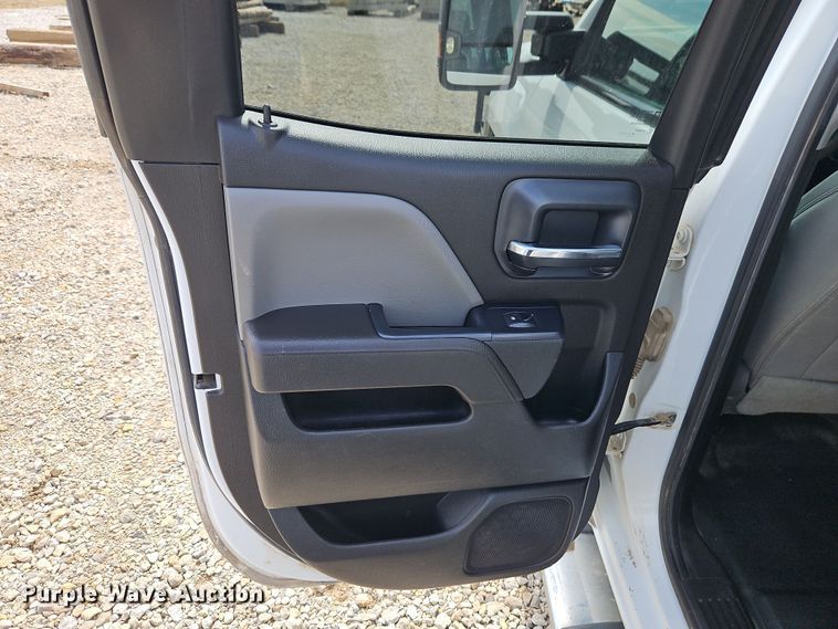 image for item EI8857 2016 Chevrolet Silverado 2500HD Double Cab pickup truck