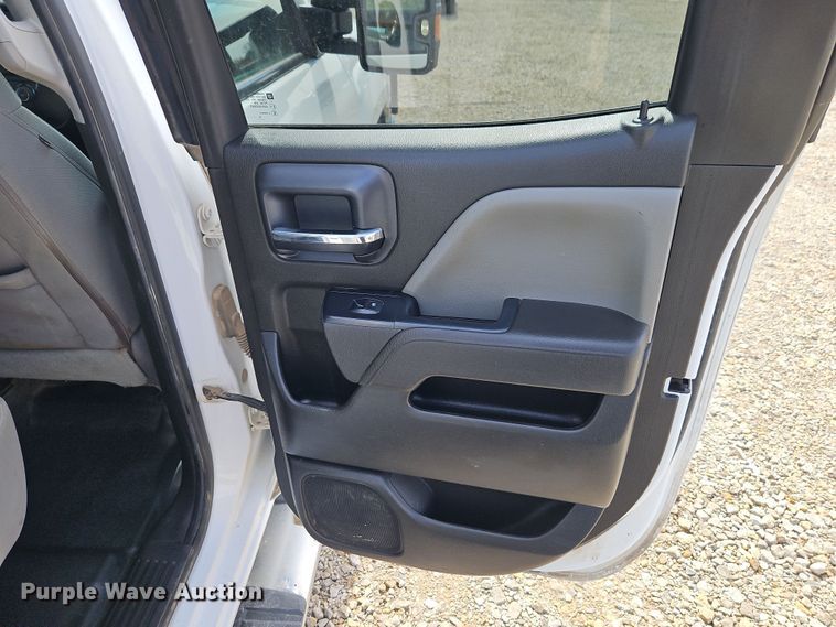 image for item EI8857 2016 Chevrolet Silverado 2500HD Double Cab pickup truck