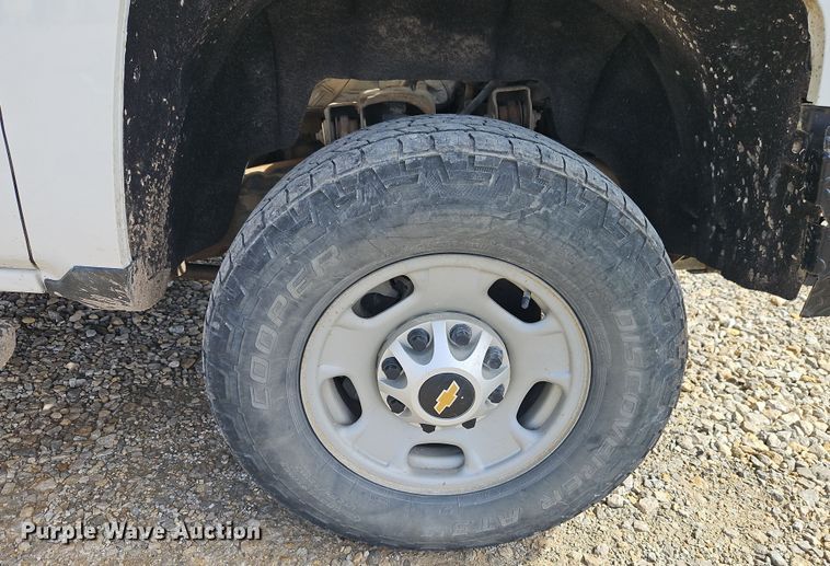 image for item EI8857 2016 Chevrolet Silverado 2500HD Double Cab pickup truck