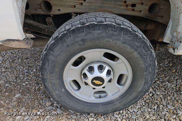 image for item EI8857 2016 Chevrolet Silverado 2500HD Double Cab pickup truck