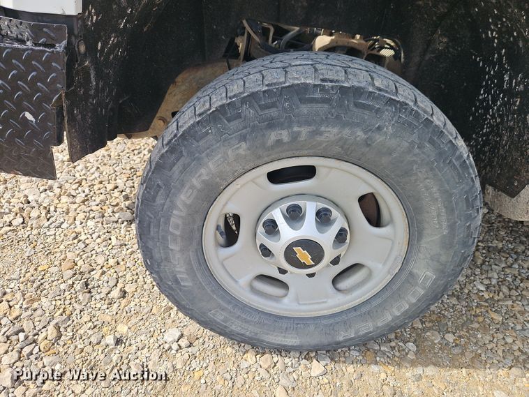 image for item EI8857 2016 Chevrolet Silverado 2500HD Double Cab pickup truck