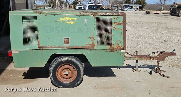 image for item EI8858 Sullair air compressor