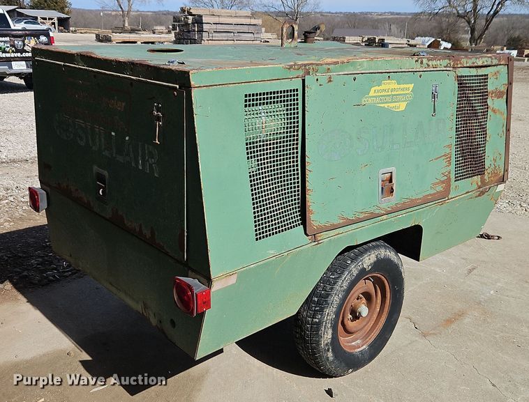 image for item EI8858 Sullair air compressor