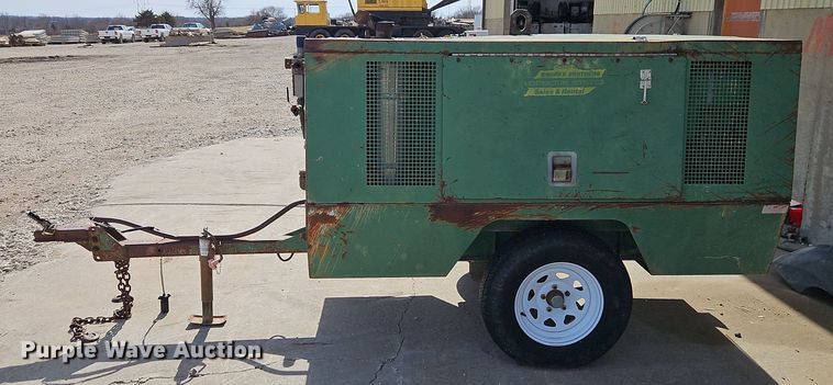 image for item EI8858 Sullair air compressor