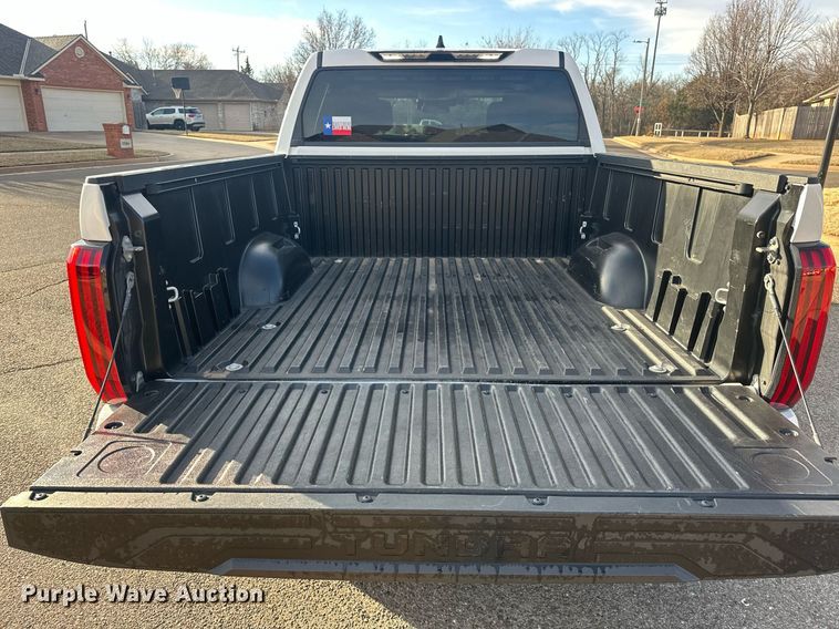 image for item EK0372 2022 Toyota Tundra SR5 CrewMax pickup truck