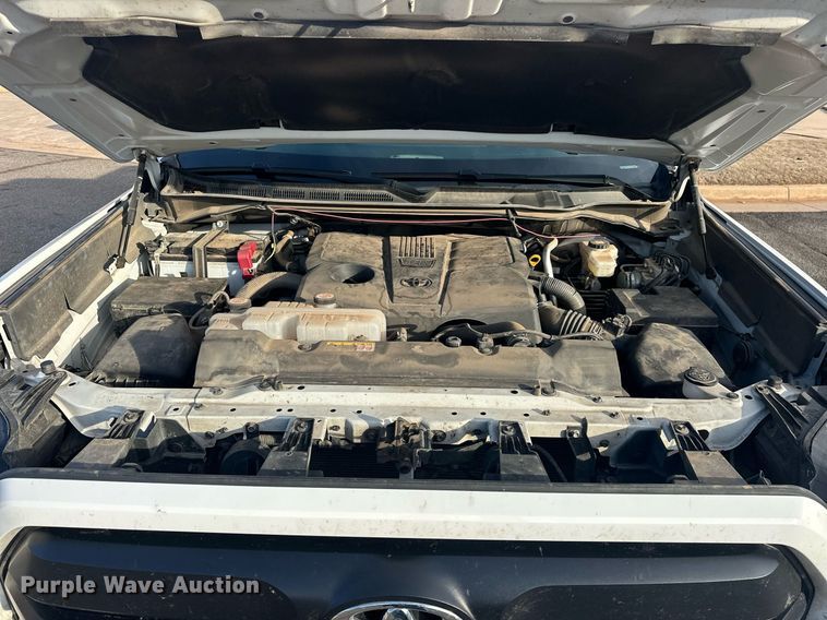 image for item EK0372 2022 Toyota Tundra SR5 CrewMax pickup truck