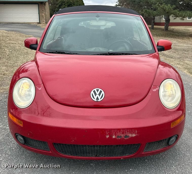image for item EK0438 2006 Volkswagen New Beetle convertible