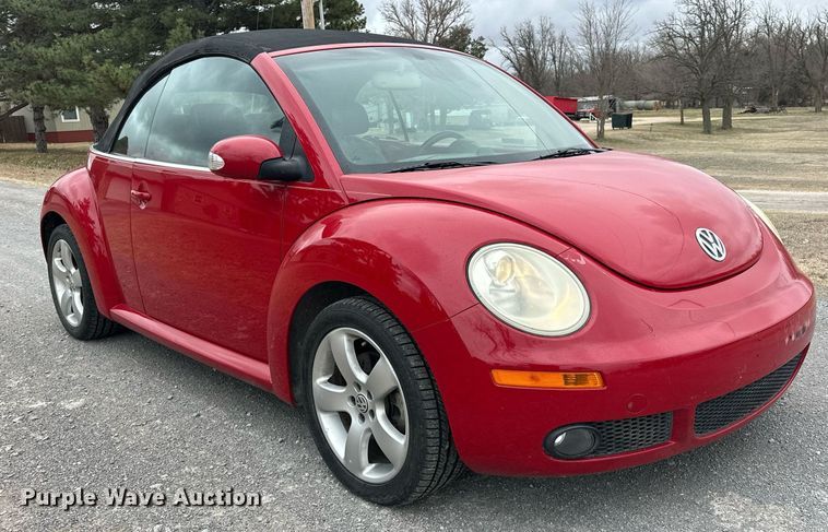 image for item EK0438 2006 Volkswagen New Beetle convertible