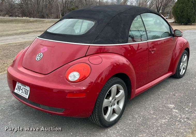 image for item EK0438 2006 Volkswagen New Beetle convertible
