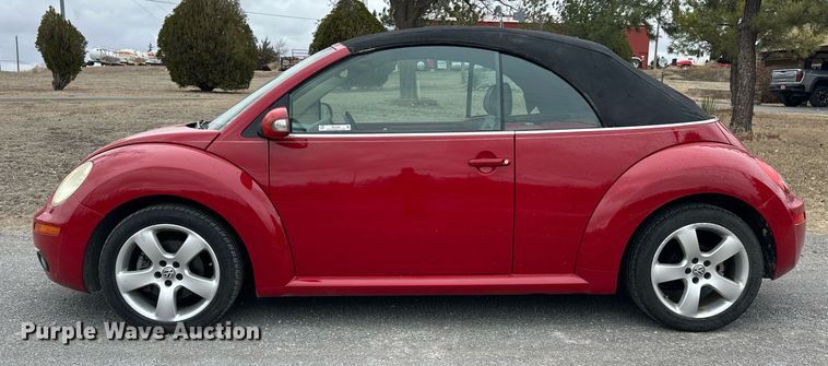 image for item EK0438 2006 Volkswagen New Beetle convertible