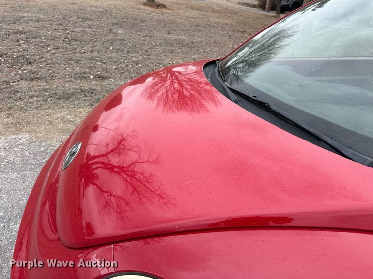 image for item EK0438 2006 Volkswagen New Beetle convertible