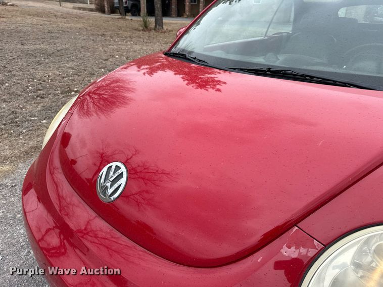 image for item EK0438 2006 Volkswagen New Beetle convertible