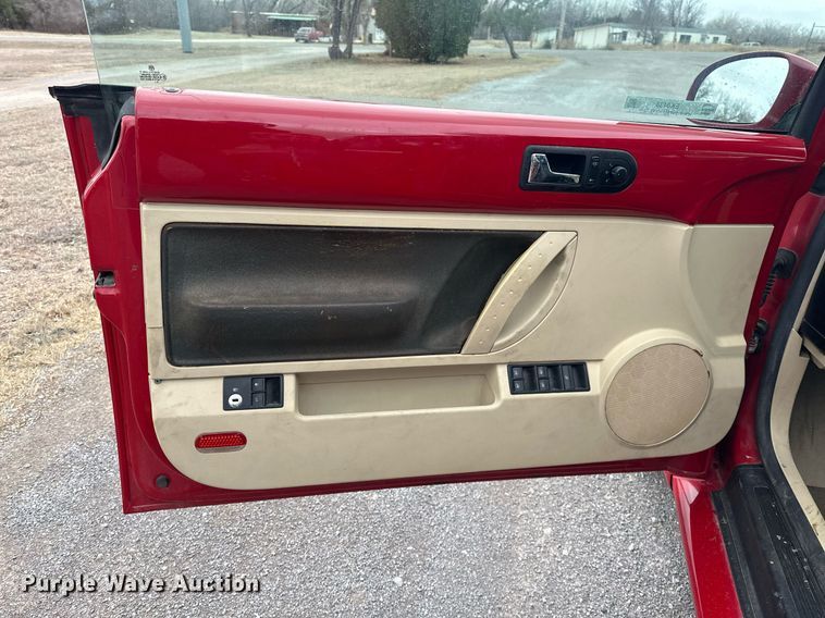 image for item EK0438 2006 Volkswagen New Beetle convertible