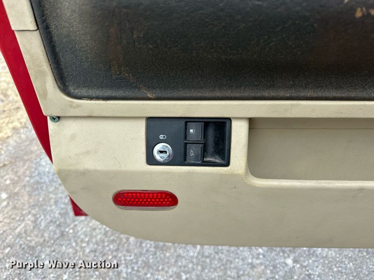 image for item EK0438 2006 Volkswagen New Beetle convertible