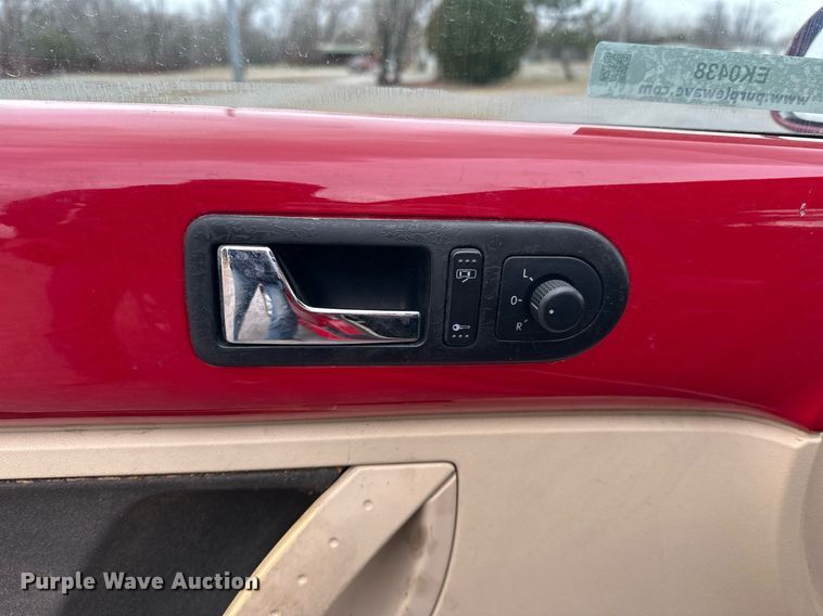 image for item EK0438 2006 Volkswagen New Beetle convertible