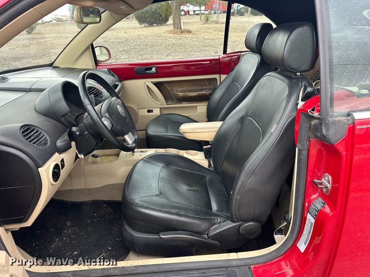 image for item EK0438 2006 Volkswagen New Beetle convertible