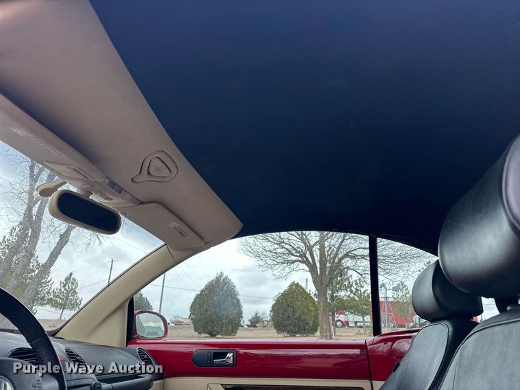 image for item EK0438 2006 Volkswagen New Beetle convertible