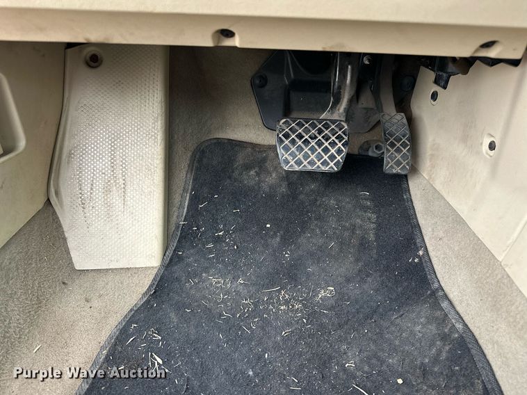 image for item EK0438 2006 Volkswagen New Beetle convertible