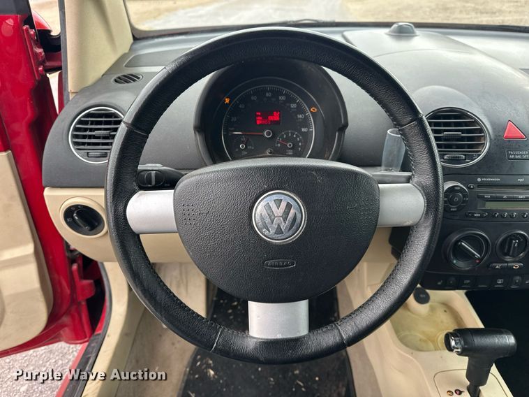 image for item EK0438 2006 Volkswagen New Beetle convertible