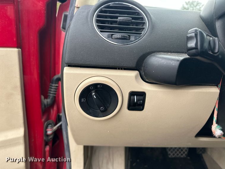 image for item EK0438 2006 Volkswagen New Beetle convertible