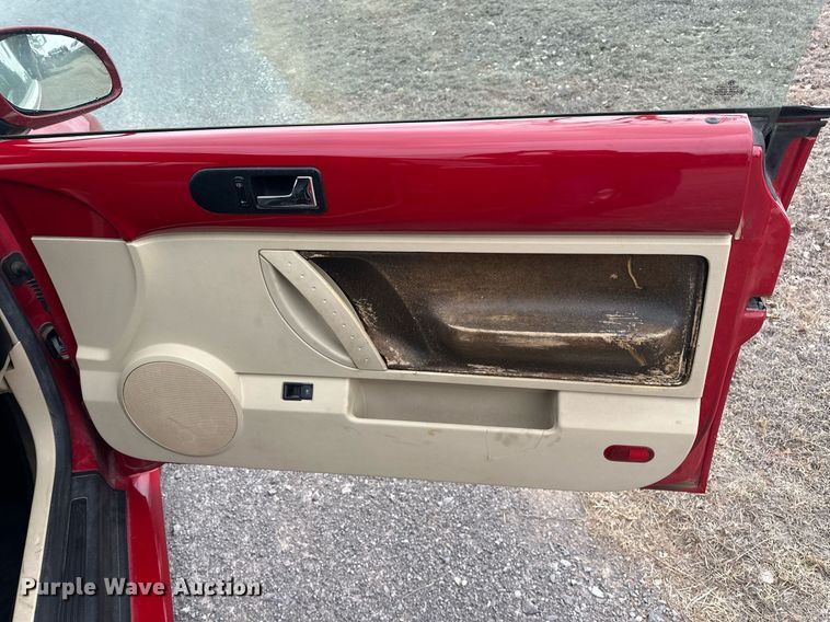 image for item EK0438 2006 Volkswagen New Beetle convertible