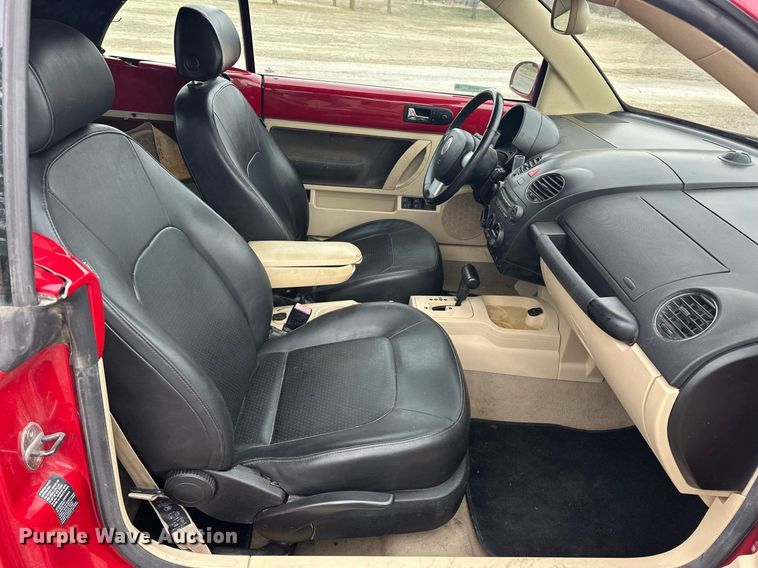 image for item EK0438 2006 Volkswagen New Beetle convertible